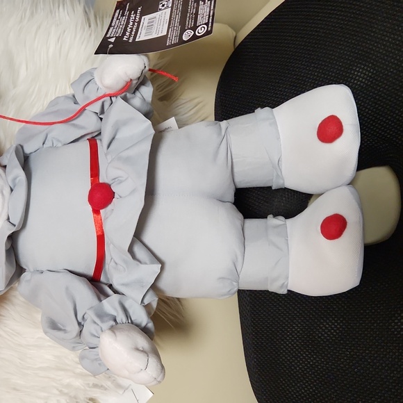IT Pennywise Plush Halloween Porch Greeter - Picture 3 of 9